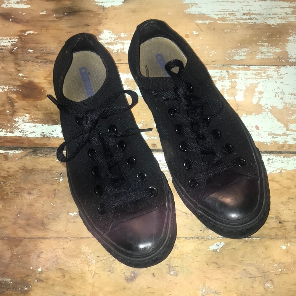 Boys/girls black lo-top converse sneakers/shoes